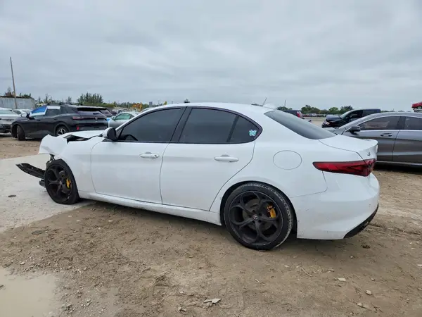 ZARFAECN4J7574594 2018 ALFA ROMEO GIULIA - Image 2