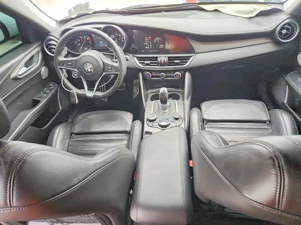 ZARFAECN4J7574594 2018 ALFA ROMEO GIULIA - Image 8