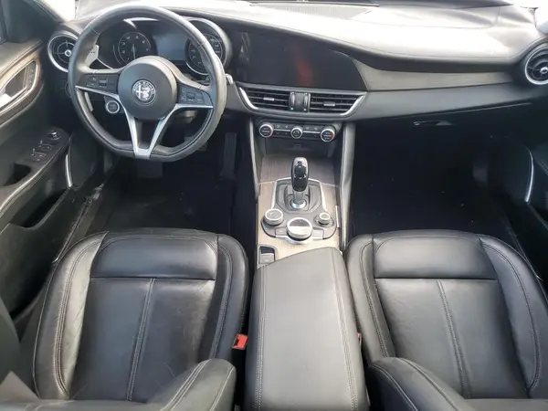 ZARFAECN4J7579892 2018 ALFA ROMEO GIULIA - Image 8