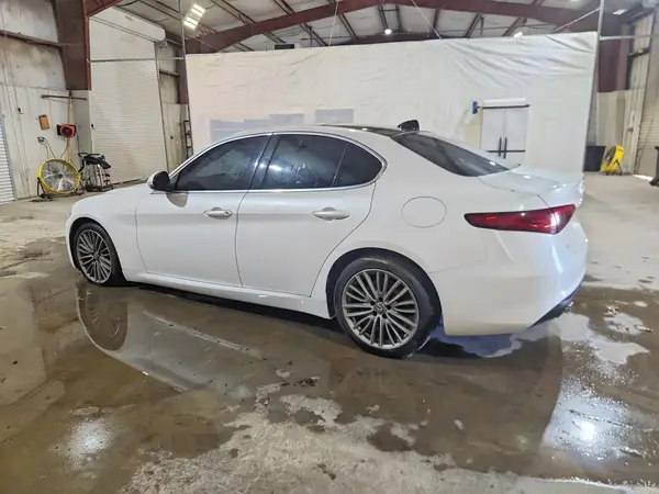 ZARFAECN4J7583764 2018 ALFA ROMEO GIULIA - Image 2