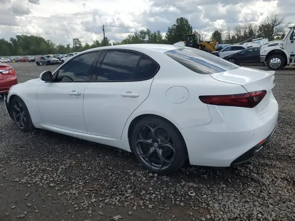 ZARFAECN4J7591217 2018 ALFA ROMEO GIULIA - Image 2