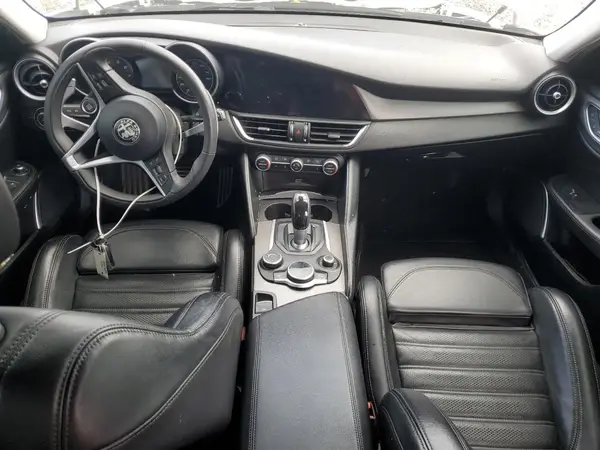 ZARFAECN4J7591217 2018 ALFA ROMEO GIULIA - Image 8