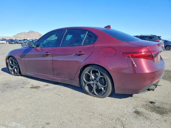 ZARFAECN4J7591735 2018 ALFA ROMEO GIULIA - Image 2