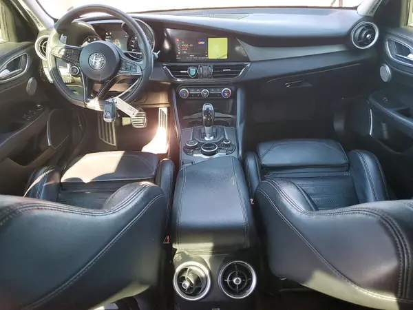 ZARFAECN4J7591735 2018 ALFA ROMEO GIULIA - Image 8