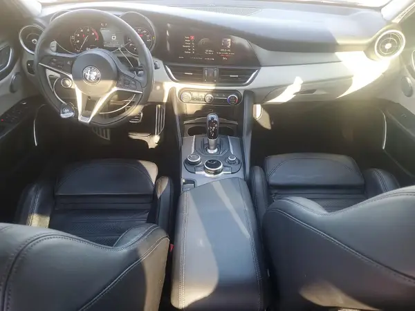 ZARFAECN4J7593971 2018 ALFA ROMEO GIULIA - Image 8