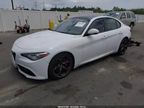 ZARFAECN4J7594733 2018 ALFA ROMEO GIULIA - Image 2