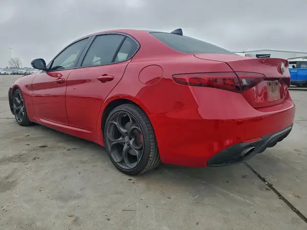 ZARFAECN4J7597499 2018 ALFA ROMEO GIULIA - Image 2