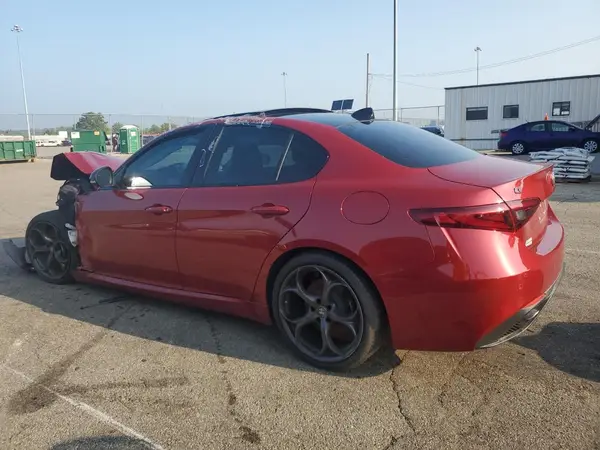 ZARFAECN4J7598801 2018 ALFA ROMEO GIULIA - Image 2