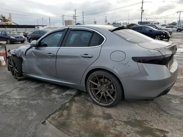 ZARFAECN5H7544840 2017 ALFA ROMEO GIULIA - Image 2