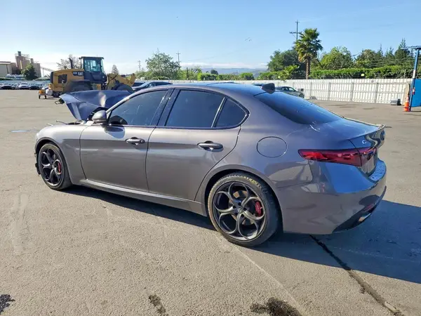 ZARFAECN5H7546944 2017 ALFA ROMEO GIULIA - Image 2