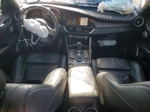 ZARFAECN5H7546944 2017 ALFA ROMEO GIULIA - Image 8