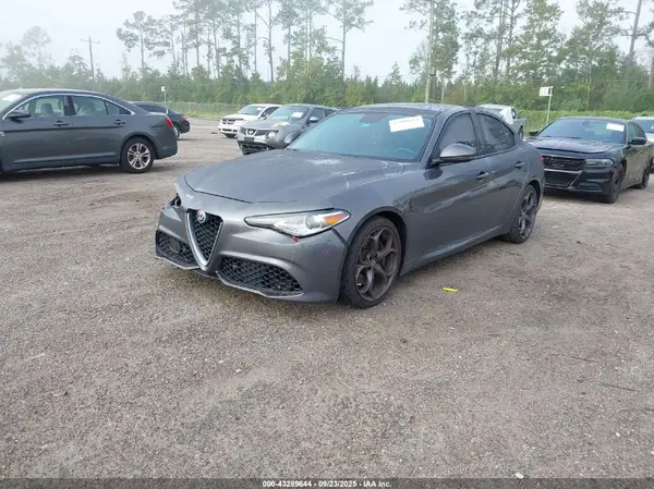 ZARFAECN5H7549939 2017 ALFA ROMEO GIULIA - Image 2