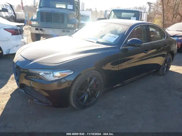 ZARFAECN5J7568934 2018 ALFA ROMEO GIULIA - Image 2
