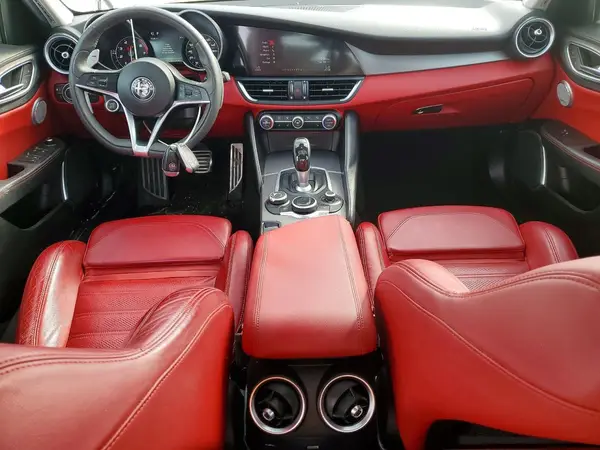 ZARFAECN5J7579562 2018 ALFA ROMEO GIULIA - Image 8