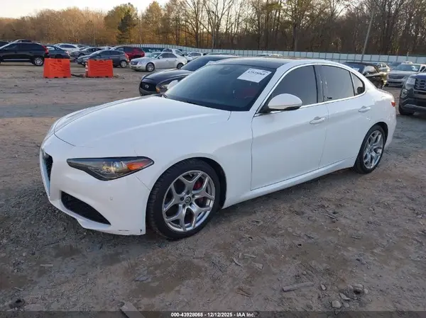 ZARFAECN5J7580467 2018 ALFA ROMEO GIULIA - Image 2