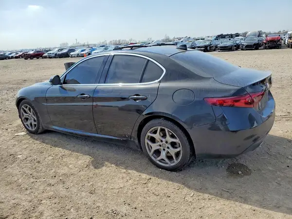 ZARFAECN5J7588990 2018 ALFA ROMEO GIULIA - Image 2