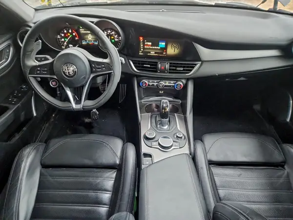 ZARFAECN5J7594675 2018 ALFA ROMEO GIULIA - Image 8