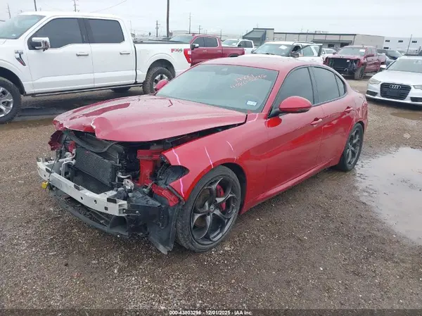 ZARFAECN6H7532258 2017 ALFA ROMEO GIULIA - Image 2