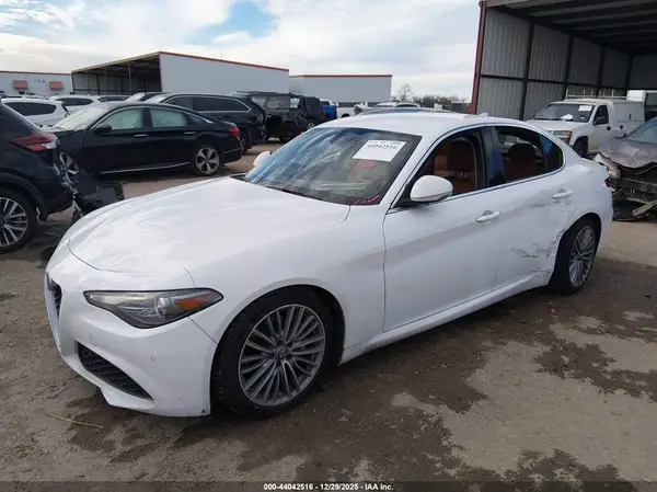 ZARFAECN6H7536844 2017 ALFA ROMEO GIULIA - Image 2