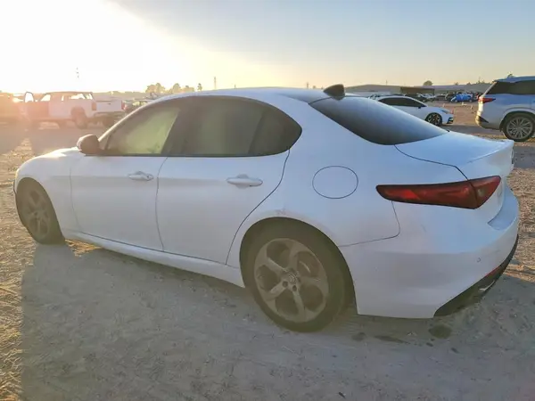 ZARFAECN6H7536892 2017 ALFA ROMEO GIULIA - Image 2