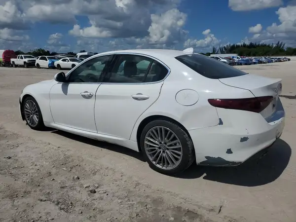 ZARFAECN6H7537170 2017 ALFA ROMEO GIULIA - Image 2