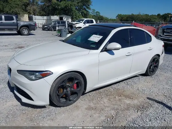 ZARFAECN6H7540859 2017 ALFA ROMEO GIULIA - Image 2