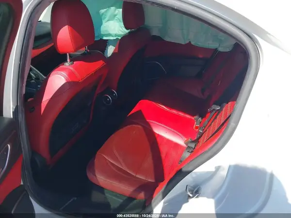 ZARFAECN6H7540859 2017 ALFA ROMEO GIULIA - Image 8
