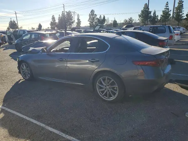 ZARFAECN6H7542689 2017 ALFA ROMEO GIULIA - Image 2