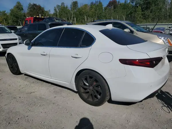 ZARFAECN6H7542790 2017 ALFA ROMEO GIULIA - Image 2