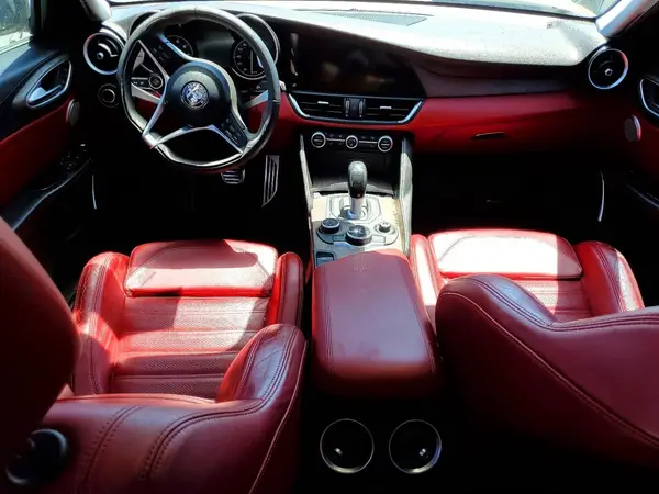 ZARFAECN6H7552025 2017 ALFA ROMEO GIULIA - Image 8