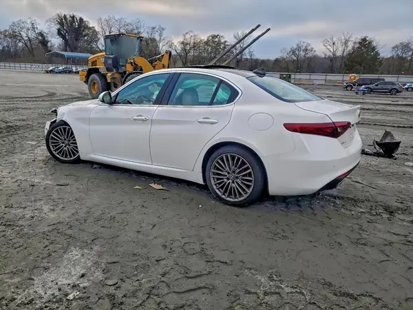ZARFAECN6H7554650 2017 ALFA ROMEO GIULIA - Image 2