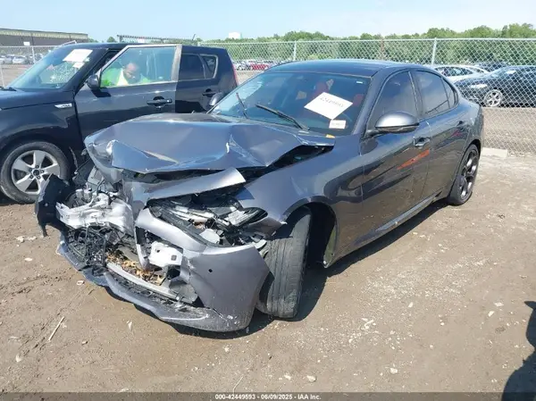 ZARFAECN6H7558472 2017 ALFA ROMEO GIULIA - Image 2