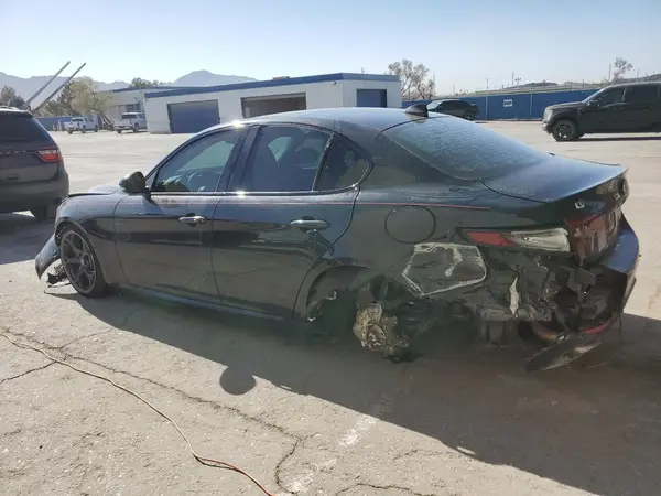 ZARFAECN6J7575116 2018 ALFA ROMEO GIULIA - Image 2