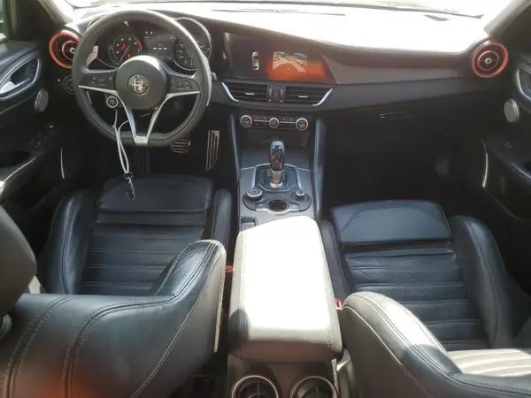 ZARFAECN6J7575116 2018 ALFA ROMEO GIULIA - Image 8