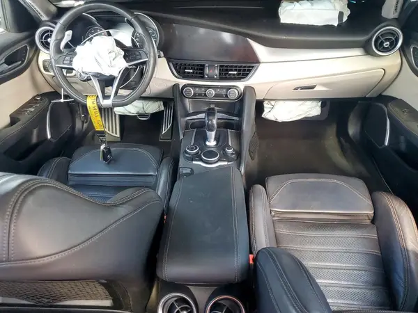 ZARFAECN6J7581062 2018 ALFA ROMEO GIULIA - Image 8