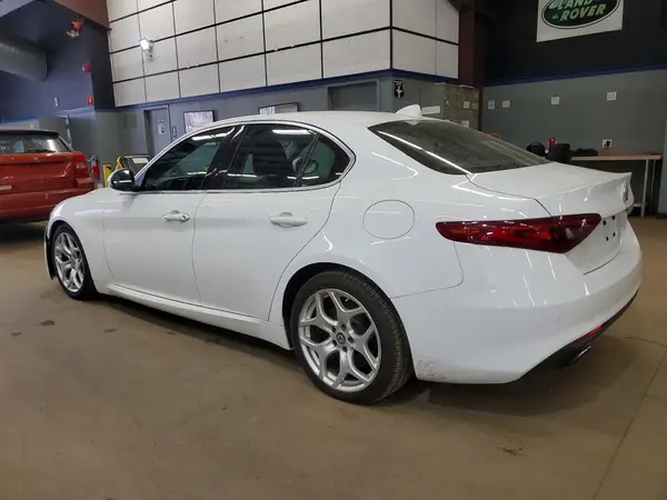 ZARFAECN6J7581451 2018 ALFA ROMEO GIULIA - Image 2