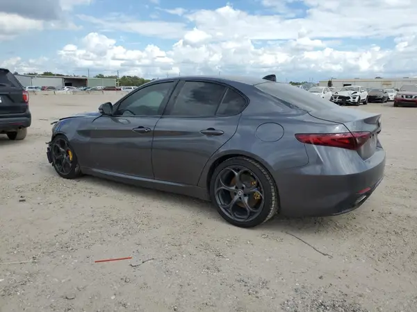 ZARFAECN6J7583264 2018 ALFA ROMEO GIULIA - Image 2