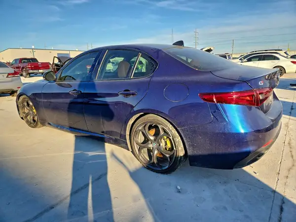 ZARFAECN6J7589758 2018 ALFA ROMEO GIULIA - Image 2