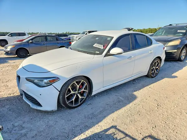ZARFAECN6J7592448 2018 ALFA ROMEO GIULIA - Image 1