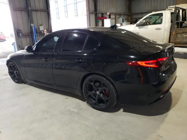 ZARFAECN7H7542104 2017 ALFA ROMEO GIULIA - Image 2