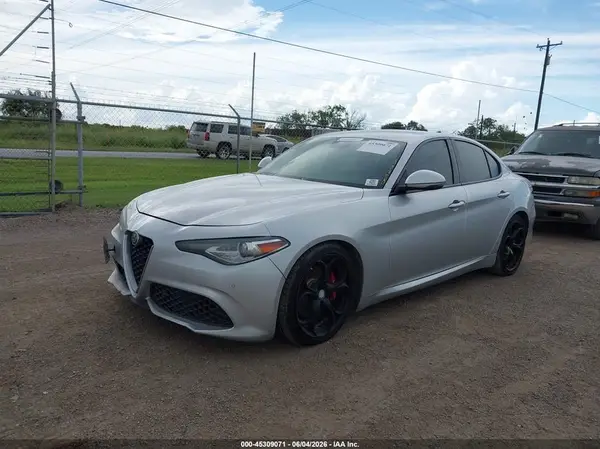 ZARFAECN7H7542233 2017 ALFA ROMEO GIULIA - Image 2