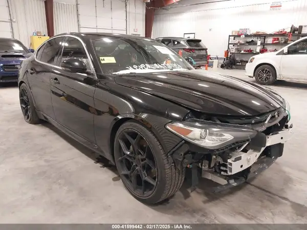 ZARFAECN7H7554902 2017 ALFA ROMEO GIULIA - Image 1