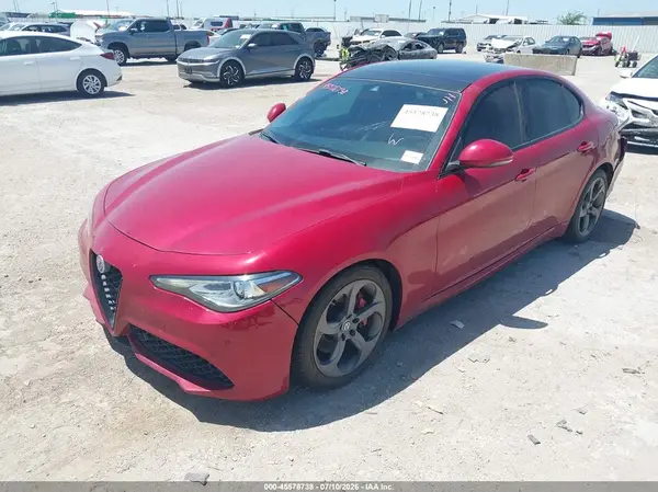 ZARFAECN7H7557816 2017 ALFA ROMEO GIULIA - Image 2