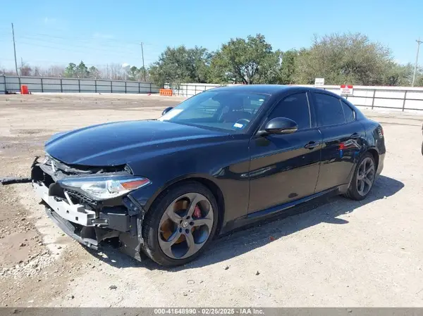 ZARFAECN7J7564254 2018 ALFA ROMEO GIULIA - Image 2