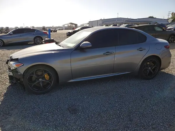 ZARFAECN7J7576954 2018 ALFA ROMEO GIULIA - Image 1