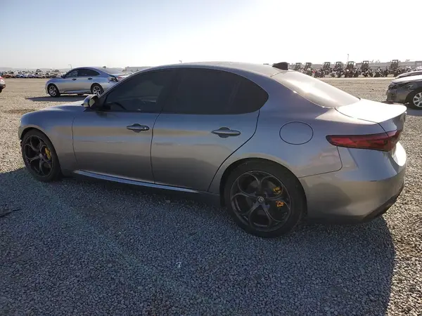 ZARFAECN7J7576954 2018 ALFA ROMEO GIULIA - Image 2