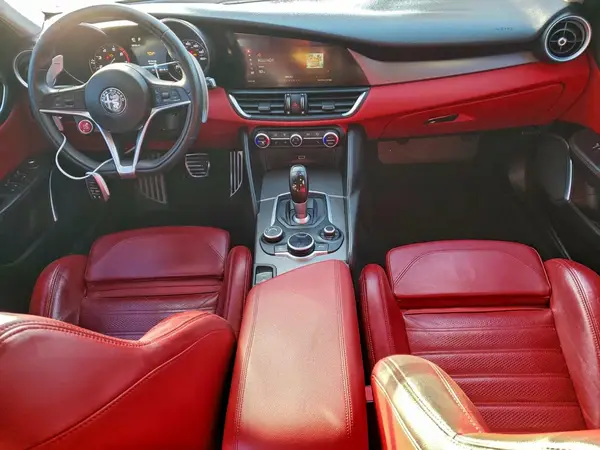 ZARFAECN7J7576999 2018 ALFA ROMEO GIULIA - Image 8