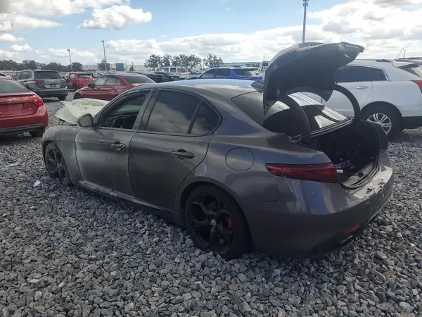 ZARFAECN7J7581409 2018 ALFA ROMEO GIULIA - Image 2