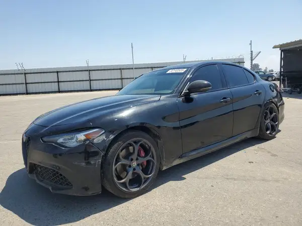 ZARFAECN7J7588845 2018 ALFA ROMEO GIULIA - Image 1