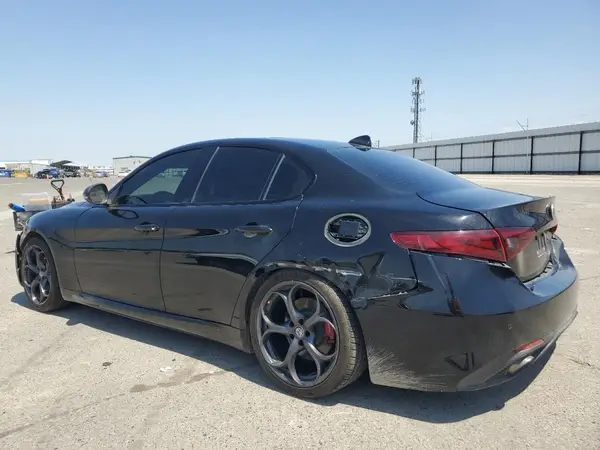 ZARFAECN7J7588845 2018 ALFA ROMEO GIULIA - Image 2